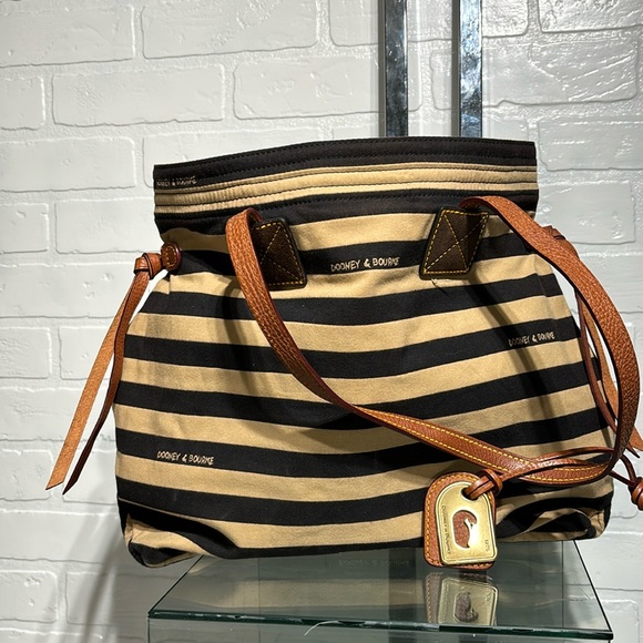 Dooney & Bourke Handbags - Dooney & Bourke Large Tote and shoulder bag tan and black vintage canvass